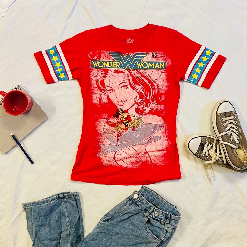 DC Comics Retro Wonder Woman t-shirt Woman’s Small